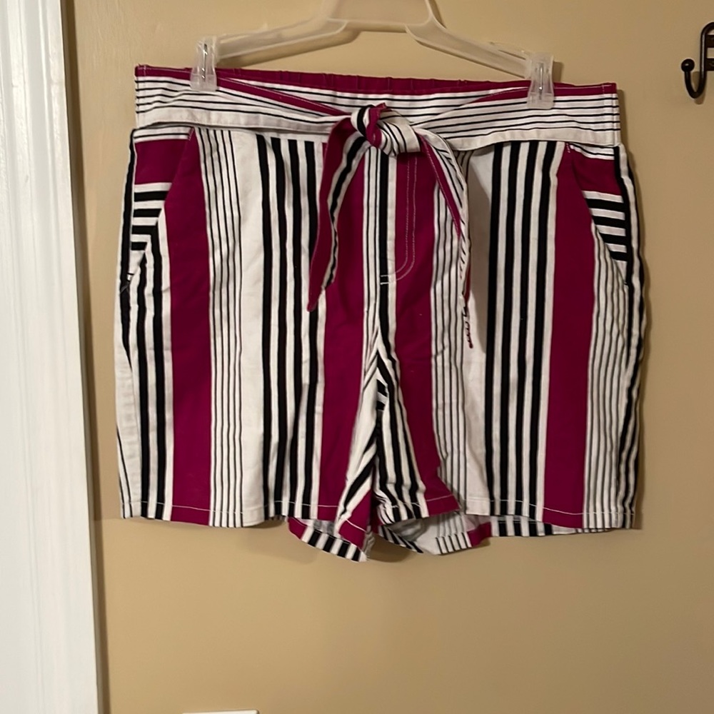 INC size M Short